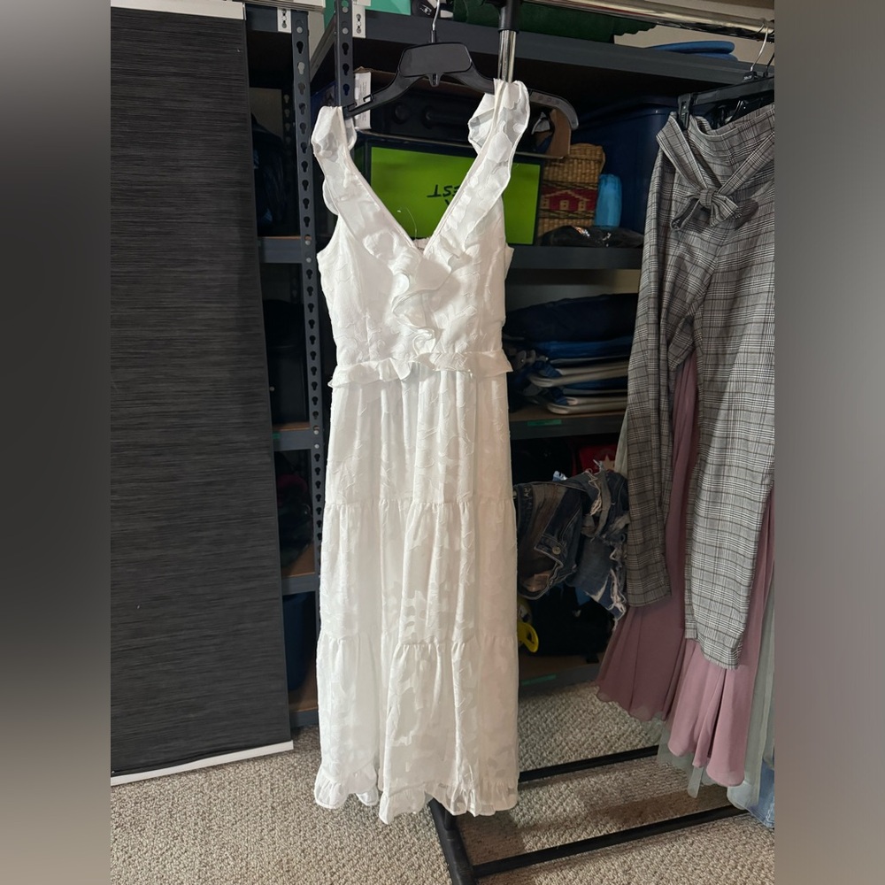 White Floral Jacquard Maxi Dress – Feminine & Flowy